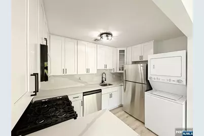 135 Falcon Ridge Way, Hamburg, NJ 07419 - Photo 5