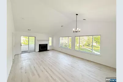135 Falcon Ridge Way, Hamburg, NJ 07419 - Photo 3