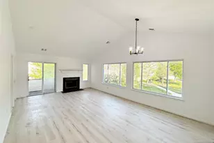 135 Falcon Ridge Way, Hamburg, NJ 07419 - Photo 3