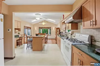 26 Dora Avenue, Waldwick, NJ 07463 - Photo 5