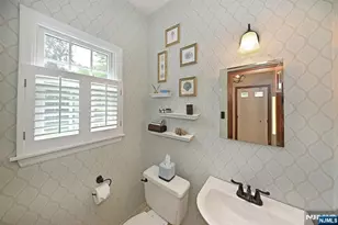 250 Meadowbrook Rd, Wyckoff Township, NJ 07481 - Photo 15