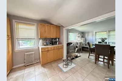 342 Lincoln Avenue 2nd Fl #2nd fl, Elmwood Park, NJ 07407 - Photo 3