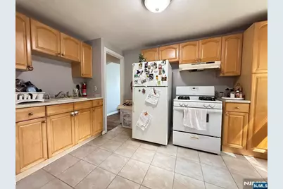 342 Lincoln Avenue 2nd Fl #2nd fl, Elmwood Park, NJ 07407 - Photo 5