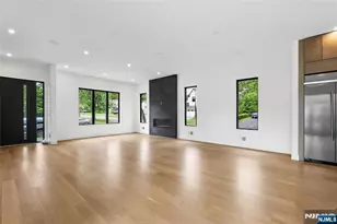 1 Bancroft Pl, Cresskill, NJ 07626 - Photo 3
