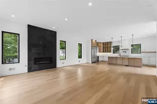 1 Bancroft Pl, Cresskill, NJ 07626 - Photo 11