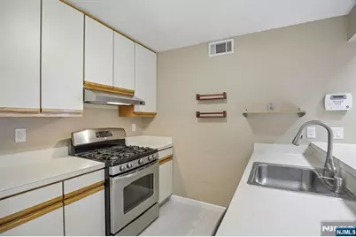 31 Markham Circle 31 #31, Englewood, NJ 07631 - Photo 7