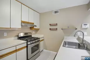 31 Markham Circle 31, Englewood, NJ 07631 - Photo 7