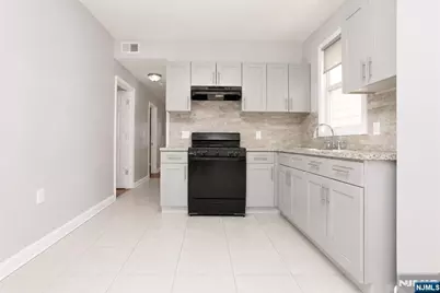 143 Pearsall Avenue, Jersey City, NJ 07305 - Photo 5
