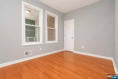 143 Pearsall Avenue, Jersey City, NJ 07305 - Photo 11