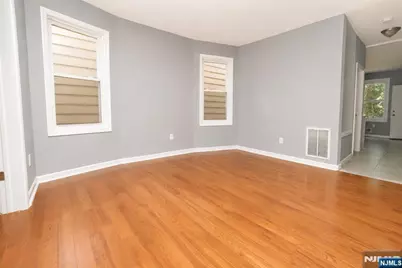 143 Pearsall Avenue, Jersey City, NJ 07305 - Photo 9