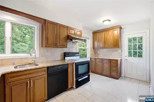 557 Monroe Ct, River Edge, NJ 07661 - Photo 9