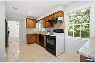 557 Monroe Court, River Edge, NJ 07661 - Photo 5