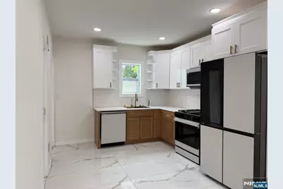 319 Crestview Place, Teaneck Township, NJ 07666 - Photo 11