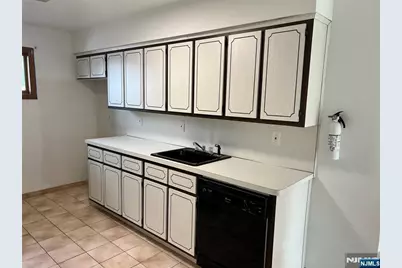364 Chestnut Avenue 2 #2, South Hackensack Township, NJ 07606 - Photo 9