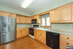 11 Susan Ct, Clifton, NJ 07012 - Photo 9