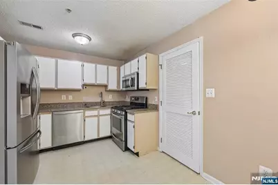 144 Prestwick Way 144 #144, Edison, NJ 08820 - Photo 7