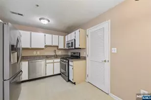 144 Prestwick Way 144, Edison, NJ 08820 - Photo 7