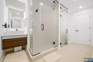 22 Berkshire Pl, Englewood Cliffs, NJ 07632 - Photo 23