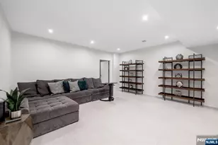336 Lockwood Dr, Paramus, NJ 07652 - Photo 39