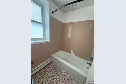 4001 Bergenline Avenue 3 #3, Union City, NJ 07087 - Photo 7