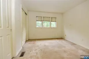 281 E Vista View Dr, Mahwah, NJ 07430 - Photo 17
