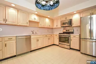 281 E Vista View Dr, Mahwah, NJ 07430 - Photo 25