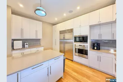 9 Somerset Lane Ph 608/614 #PH 608/614, Edgewater, NJ 07020 - Photo 3