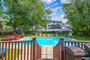 376 Chelsea St, Paramus, NJ 07652 - Photo 11