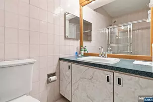 200 Winston 720, Cliffside Park, NJ 07010 - Photo 19