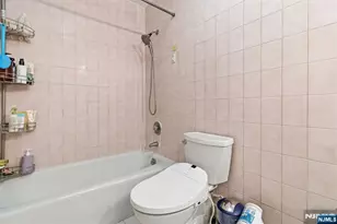 200 Winston 720, Cliffside Park, NJ 07010 - Photo 31