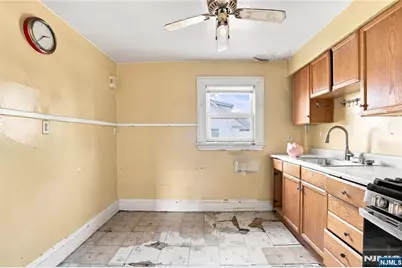 223 Montgomery Street, Bloomfield, NJ 07003 - Photo 17