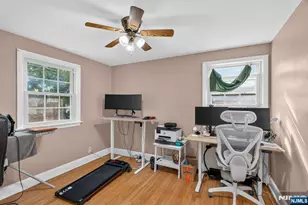 27 Grayson Pl, Teaneck Township, NJ 07666 - Photo 9