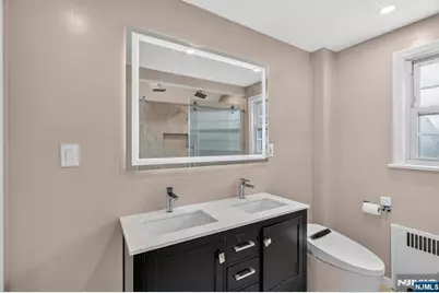 27 Grayson Place, Teaneck Township, NJ 07666 - Photo 11