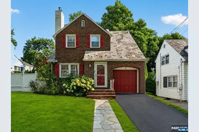 27 Grayson Place, Teaneck Township, NJ 07666 - Photo 1