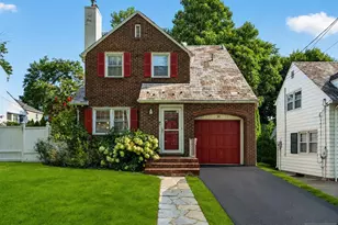 27 Grayson Pl, Teaneck Township, NJ 07666 - Photo 1