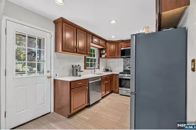 27 Grayson Place, Teaneck Township, NJ 07666 - Photo 3