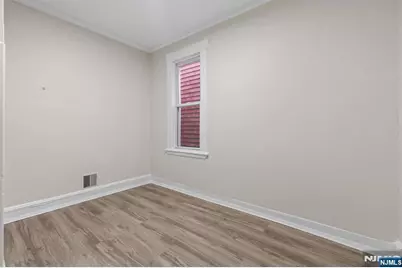 292 Claremont Avenue 2nd Floor #2nd floor, Jersey City, NJ 07305 - Photo 13