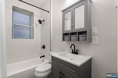 292 Claremont Avenue 2nd Floor #2nd floor, Jersey City, NJ 07305 - Photo 17