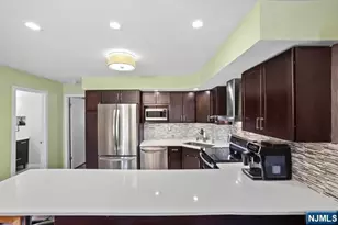 605 River Renaissance, East Rutherford, NJ 07073 - Photo 7
