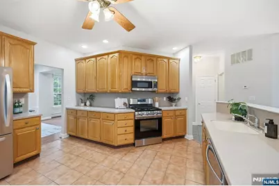 13 Oakwood Court, Cedar Grove, NJ 07009 - Photo 17