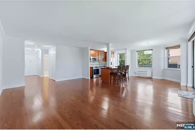 200 Grand Cove Way 4J #4J, Edgewater, NJ 07020 - Photo 3