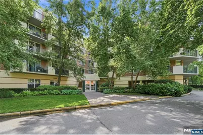 200 Grand Cove Way 4J #4J, Edgewater, NJ 07020 - Photo 37