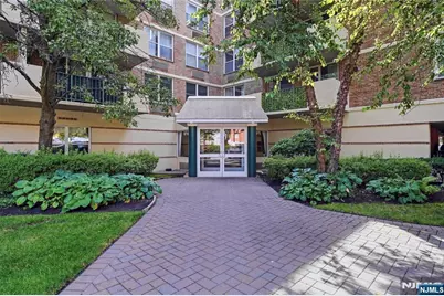 200 Grand Cove Way 4J #4J, Edgewater, NJ 07020 - Photo 35