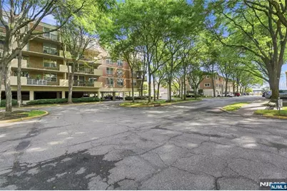 200 Grand Cove Way 4J #4J, Edgewater, NJ 07020 - Photo 31