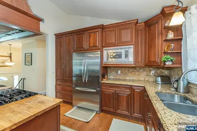 45 Erie Avenue, Midland Park, NJ 07432 - Photo 9