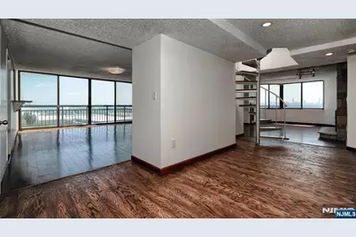 2140 Harmon Cove Tower 2140 #2140, Secaucus, NJ 07094 - Photo 7