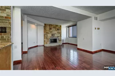 2140 Harmon Cove Tower 2140 #2140, Secaucus, NJ 07094 - Photo 11