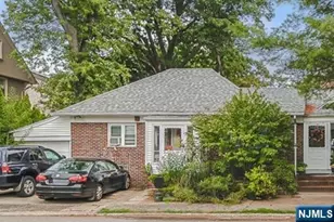 1003 Cumbermeade Rd, Fort Lee, NJ 07024 - Photo 3