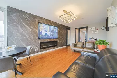 612 Hudson 612 #612, Edgewater, NJ 07020 - Photo 3