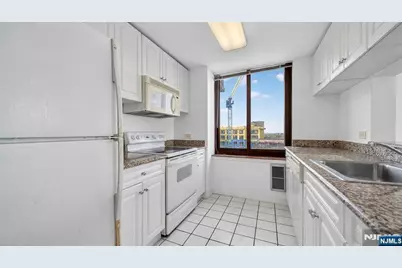 100 Old Palisade Road 2803 #2803, Fort Lee, NJ 07024 - Photo 11